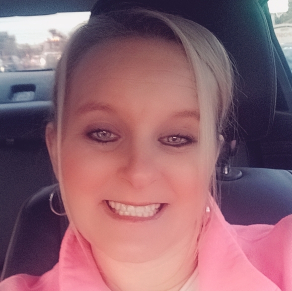 Meet your Posher, Heather - Picture 2 of 2